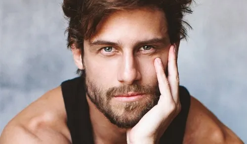 
					A Fazenda 2025: quem é Matheus Martins, DJ e ator
				
				