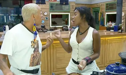 
					A Fazenda: Rayane provoca Walério e abre guerra a Carol: 'Bicha fraca'
				
				