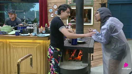 
					A Fazenda: Carol fica no fogo cruzado e vai atrás de salvação com Dudu
				
				