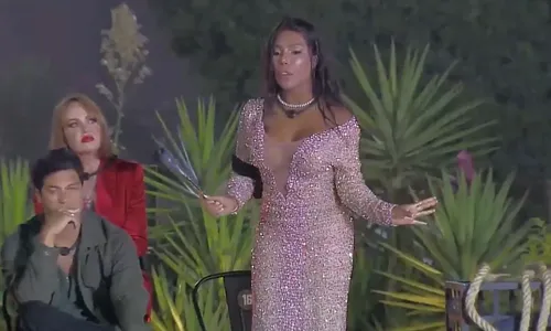 
					A Fazenda: estilista de Carol vinga crítica de Walério em vídeo afiado
				
				