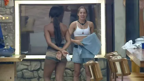 
					A Fazenda: Carol se mete em briga e faz acusações pesadas contra Maria
				
				