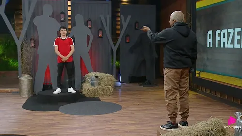 
					A Fazenda 17: Walério e Tamires protagonizam barraco: 'Só faz peidar'
				
				