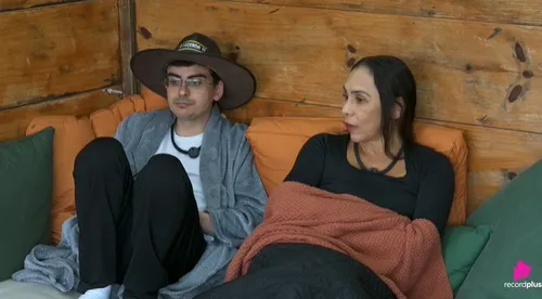 
					A Fazenda: Dudu Camargo 'joga sujo’ com Yoná e web acusa manipulação
				
				