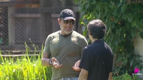 
					A Fazenda: Fabiano e Toninho trocam farpas e explodem: 'Quebrei ele'
				
				