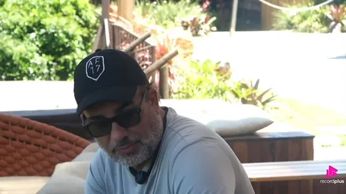 
					A Fazenda: Fabiano se preocupa com casamento após sonho de traição
				
				