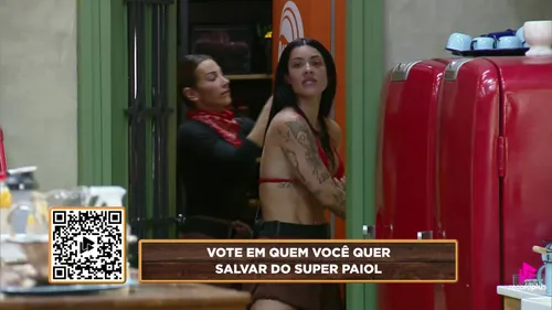 
					A Fazenda: Rayane acorda Carol, que revida e faz ameaça: 'Ovada podre'
				
				