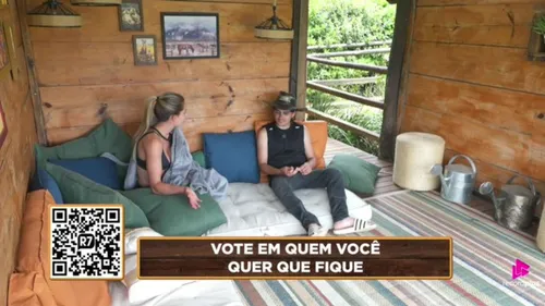 
					A Fazenda 17: Carol cola em Dudu e web aponta intervenção de Carelli
				
				