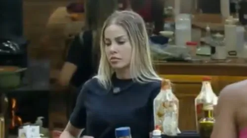 
					A Fazenda: Saory reaparece na sede após grave briga com Rayane; VÍDEO
				
				