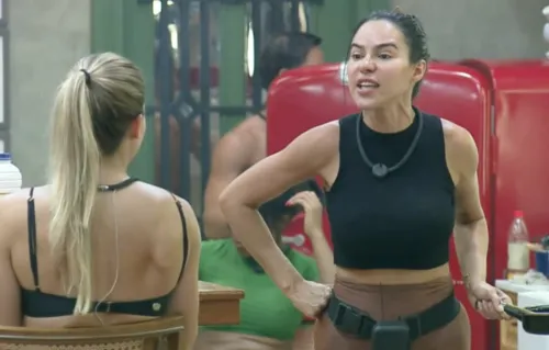 
					A Fazenda: Saory tira Tamires do sério ao citar beijo em Gusttavo Lima
				
				