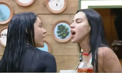 
					A Fazenda: Tamires enfrenta Rayane em briga aos gritos: 'Atriz pornô'
				
				