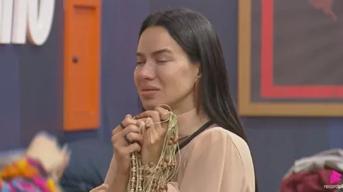 
					A Fazenda: Tamires pôs surpresa na mala de Gaby Spanic após expulsão
				
				