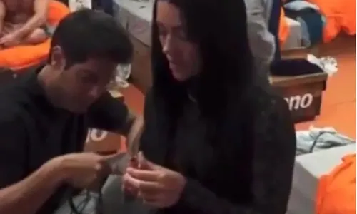 
					A Fazenda 17: Will reage após pegar calcinha de Rayane: 'Fortíssimo'
				
				