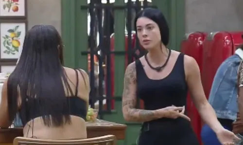 
					'A Fazenda': Yoná perde a paciência com namorada de Belo após acusação
				
				