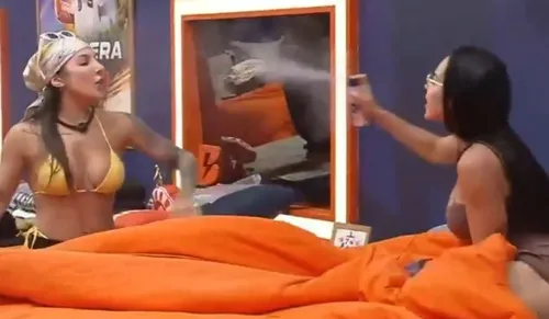 
					A Fazenda: equipe de Martina diz que peoa pode ficar cega após briga
				
				