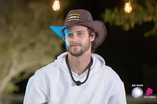 
					A Fazenda: web acusa Matheus de jogar roupa de Dudu Camargo na privada
				
				