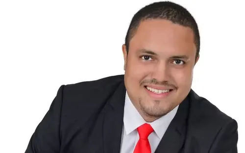   					Acidente entre ônibus e pick-up deixa um morto e três feridos na Bahia  				  				