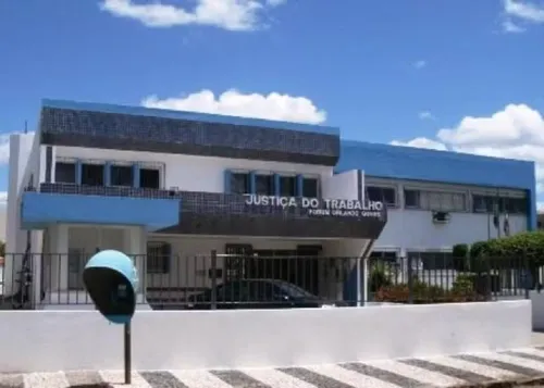 
					Advogado é multado por chamar juiz de 'covarde' na Bahia
				
				