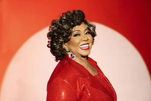 
					Alcione quebra silêncio sobre internação às pressas; veja vídeo
				
				