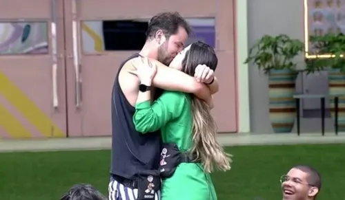 
					Além de Renata e Maike: os casais que estão juntos após o BBB
				
				