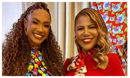 
				
					Aline Patriarca posa com Mani Reggo em festa de aniversário da ex-BBB
				
				