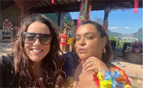 
					Ana Carolina exalta lado artístico de Preta Gil: 'Orgulho silencioso'
				
				