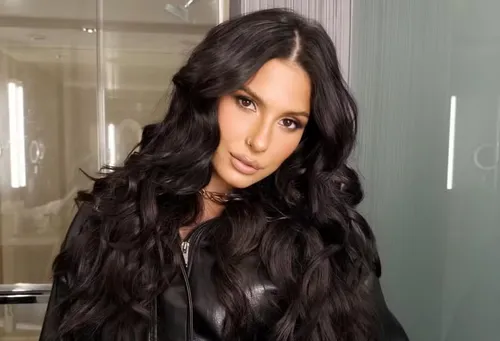 
					Ana Castela pega buquê em casamento e reação de Zé Felipe surpreende
				
				