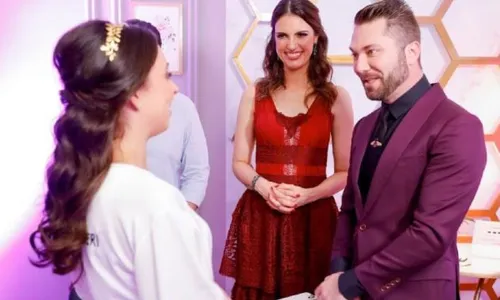 
					Ana Furtado negocia com SBT e deve comandar novo reality show
				
				