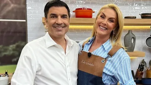 
					Ana Hickmann cobra Edu Guedes ao vivo e deixa apresentador sem graça
				
				