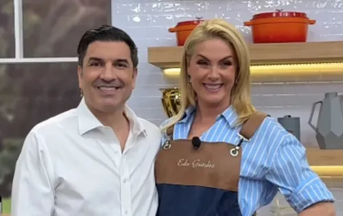 
					Ana Hickmann cobra Edu Guedes ao vivo e deixa apresentador sem graça
				
				