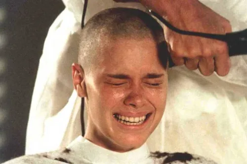 
					Ana Maria Braga chora ao retribuir presente de Carolina Dieckmmann
				
				