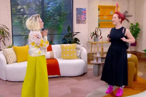 
					Ana Maria Braga se assusta com visual de repórter no 'Mais Você'; veja
				
				