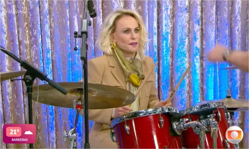 
					Ana Maria Braga surpreende e toca bateria ao vivo no Mais Você
				
				