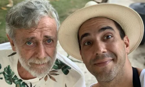 
				
					André Marques desabafa após morte do pai e ganha apoio de famosos
				
				