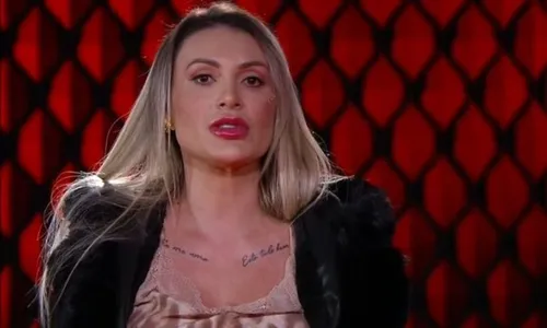 
					Andressa Urach ostenta biquíni fio-dental e exibe perna toda tatuada
				
				