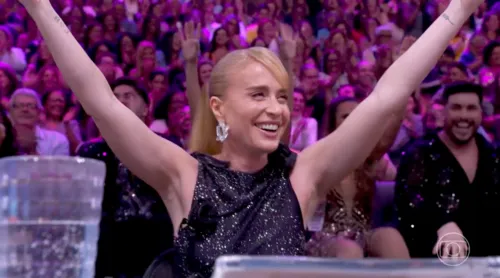 
					Angélica dá cantada ousada em Luciano Huck e público vai à loucura
				
				