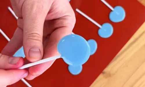 
					Aprenda a fazer o pirulito sem açúcar da Antonela Braga e economize
				
				