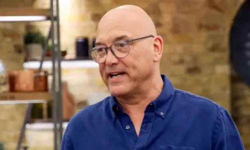 
					Apresentador é demitido do 'MasterChef' após ser alvo de 80 denúncias
				
				
