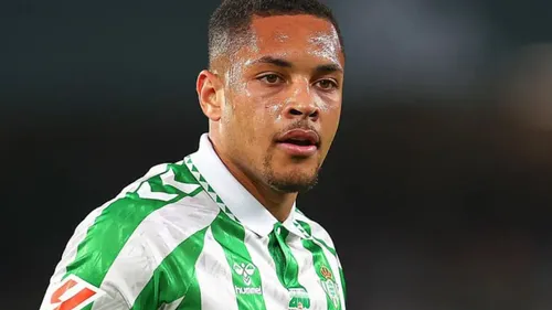 
					Mãe de Vitor Roque, do Palmeiras, dá recado após xingamentos: 'Inveja'
				
				