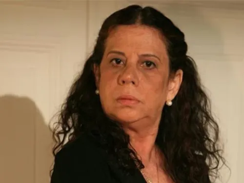 
					Atriz Maria Gladys é flagrada nas ruas do Rio após meses desaparecida
				
				