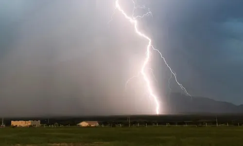 
					Bahia registra mais de 90 mil raios em 48 horas
				
				