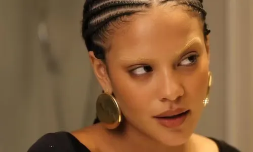 
					Bella Campos faz mudança radical no rosto e divide opiniões
				
				