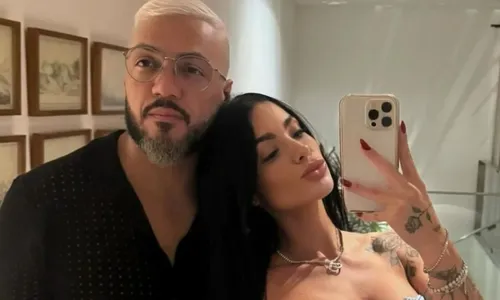 
					Com a namorada em 'A Fazenda', Belo sai de show com outra mulher
				
				