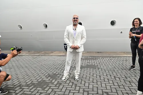 
					Belo 'ignora' Misael e surge com visual completamente diferente
				
				