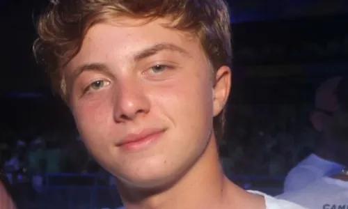 
					Filho de Luciano Huck conquista vaga em faculdade de R$ 100 mil
				
				