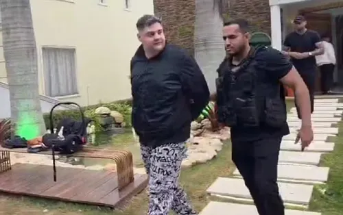 
					Bia Miranda se revolta após ação policial e sai para comprar biquíni
				
				