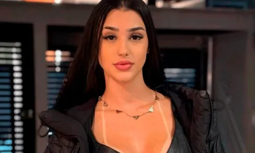 
				
					Bia Miranda rebate indireta e vira piada na web: 'Ela se odeia'
				
				