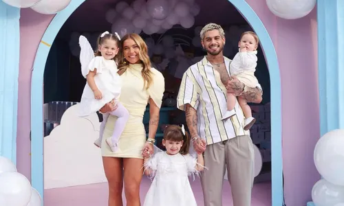 
				
					Bolo gigante e 60 mil balões: os luxos da festa da filha de Virginia
				
				
