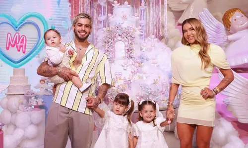 
				
					Bolo gigante e 60 mil balões: os luxos da festa da filha de Virginia
				
				