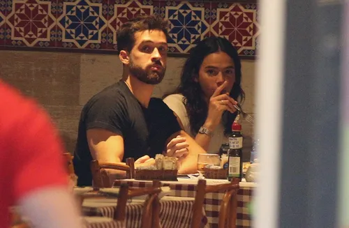 
					Bruna Marquezine e João Guilherme vão à festa íntima com Pedro Sampaio
				
				