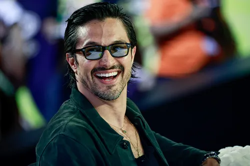 
					Bruna Marquezine provoca Romulo Estrela e faz pedido ousado na CCXP25
				
				